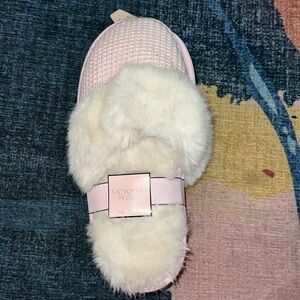 Victoria's Secret Pink and Cream Women's Slippers